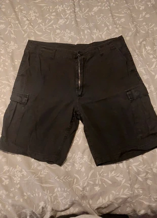 Zwarte korte broek, merk: Alternative, staat: Goed, maat: L, € 4,00, € 4,90 inclusief Kopersbescherming