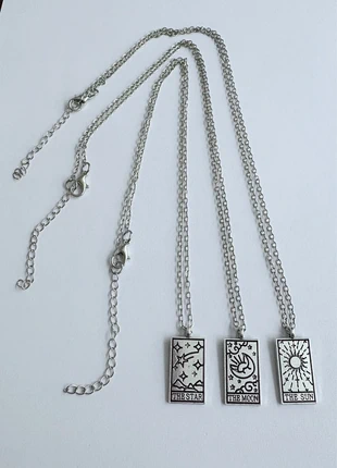 Whimsigoth / witchy zilverkleurige kettingen met tarot/tarot kaart hangers, marque: Cider, état: Neuf sans étiquette, 4,50 €, 5,43 € Protection acheteurs incluse