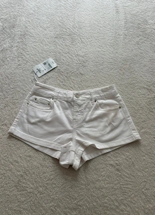 Mini short en jeans🤍 taille XS Jennyfer neuf avec étiquette, marque: Jennyfer, état: Très bon état, taille: XS / 34 / 6, 3,00 €, 3,85 € Protection acheteurs incluse