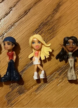 Mini Bratz anni 2000 – Lotto da 5 personaggi vintage, marque: Bratz, état: Bon état, taille: Taille unique, 15,00 €, 16,45 € Protection acheteurs incluse