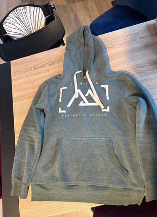 Pull aesthetic design L vert, brand: Aesthetic, condizioni: Ottime, taglia: L, €10.00, €11.20 include la Protezione acquisti