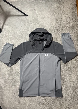 Veste Under Armour, merk: Under Armour, staat: Nieuw zonder prijskaartje, maat: L, € 60,00, € 63,70 inclusief Kopersbescherming