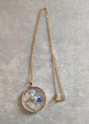 Collier acier inoxydable doré pendentif résine fleur séchée violette, brand: Vintage Dressing, condizioni: Ottime, €7.00, €8.05 include la Protezione acquisti Pro
