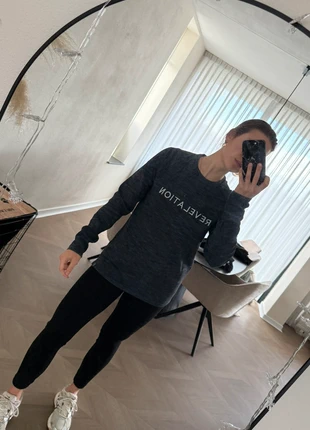 Revalation trui met lange mouwen, marque: Revelation, état: Très bon état, taille: S, 5,00 €, 5,95 € Protection acheteurs incluse