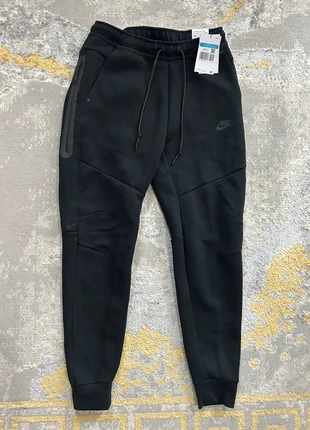 Bas Nike Tech Taille M / Prix négociable a 85€ ou RIEN, brand: Nike, condition: Very good, size: M, €90.00, €95.20 includes Buyer Protection