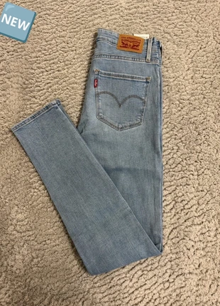 Jean Levi’s 721 Vintage 00s bleu clair - Taille Haute Skinny - W26L30 (FR36), marque: Levi's, état: Très bon état, taille: S / 36 / 8, 28,50 €, 30,63 € Protection acheteurs (Pro) incluse