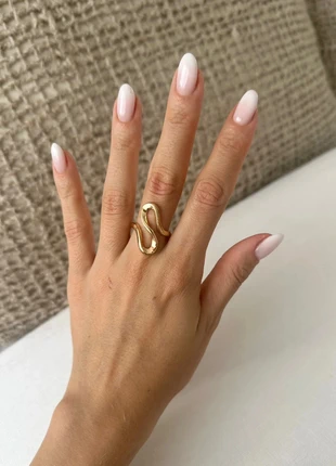 Anillo dorado curva, marque: Boutique Italiana, état: Neuf sans étiquette, taille: Ajustable, 10,00 €, 11,20 € Protection acheteurs incluse