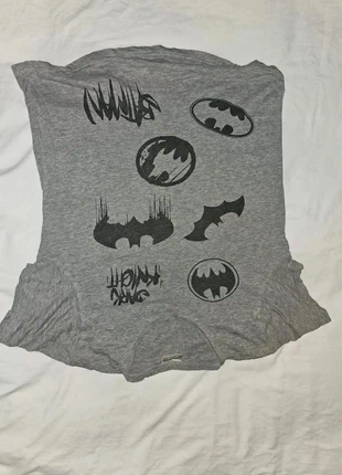 T-shirt gris motifs Batman, zustand: Gut, größe: S, 2,99 €, 3,84 € inklusive Vinted-Käuferschutz