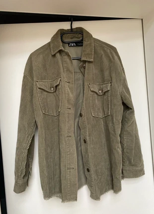 Veste Zara, Taille XS, oversized, velours, kaki, bon etat, peu porté, marca: Zara, estado: Muy bueno, tamaño: XS / 34 / 6, 17,00 €, 18,55 € Protección al comprador incluida