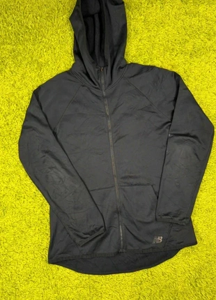 New Balance – Hoodie zippé à capuche – Noir – Taille M, marque: New Balance, état: Bon état, taille: M, 22,00 €, 23,80 € Protection acheteurs incluse