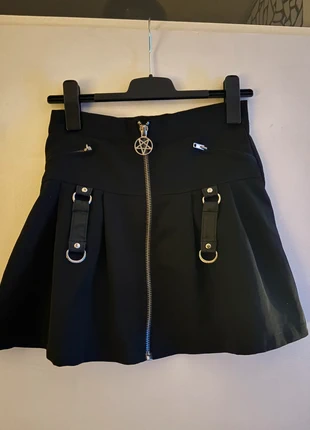 Zwarte skater rok van Killstar mt S, merk: Killstar, staat: Heel goed, maat: S / 36 / 8, € 22,95, € 24,80 inclusief Kopersbescherming Pro