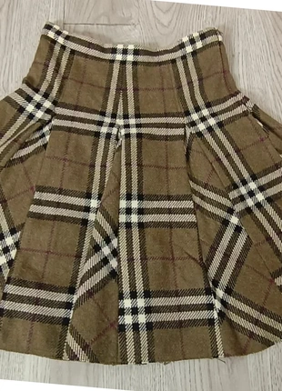 Jupe en laine Burberry taille 36 élégante, chic et intemporelle, marque: Burberry, état: Très bon état, taille: S / 36 / 8, 99,90 €, 105,60 € Protection acheteurs incluse