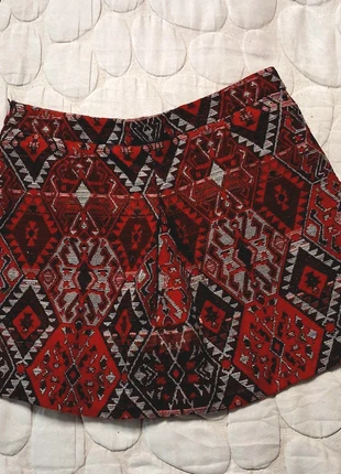Jupe-short ethnique rouge bordeaux – Taille 13/14 (XS/34), marque: Zara, état: Très bon état, taille: XS / 34 / 6, 4,00 €, 4,90 € Protection acheteurs incluse