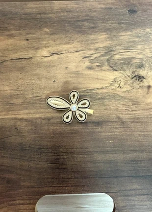 Barrette cheveux à perles blanches – Neuve jamais portée, état: Neuf sans étiquette, 3,00 €, 3,85 € Protection acheteurs (Pro) incluse