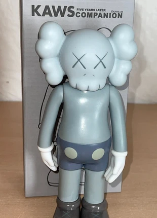 Figura Kaws Companion Gris 20 cm. Medicom, marque: Kaws, état: Neuf sans étiquette, taille: Taille unique, 25,00 €, 26,95 € Protection acheteurs incluse