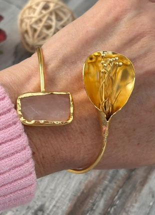 Magnifique manchette quartz rose brute., staat: Heel goed, € 22,00, € 23,80 inclusief Kopersbescherming Pro