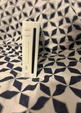 Wii fournis avec les câble et le support+ manette et joystick, brand: Wii, condizioni: Buone, €100.00, €105.70 include la Protezione acquisti