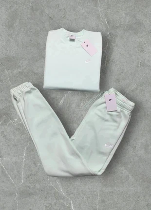 Ensemble Nike Sportwear Fleece menthe, marke: Nike, zustand: Sehr gut, größe: M, 89,00 €, 94,15 € inklusive Vinted-Käuferschutz