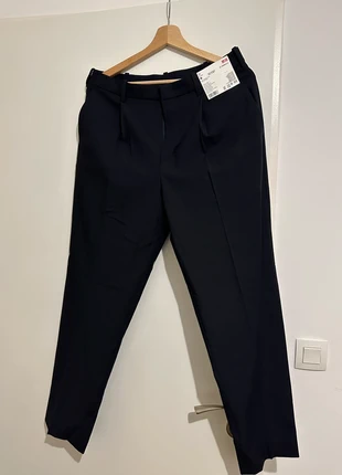 Uniqlo pantalon smart 7/8eme, marque: Uniqlo, état: Neuf avec étiquette, taille: M, 22,00 €, 23,80 € Protection acheteurs incluse