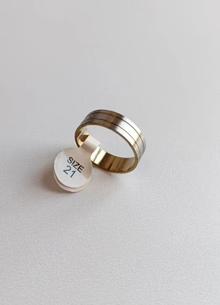 Anillo plateado de acero con lineas doradas, brand: Local, condizioni: Nuovo senza cartellino, taglia: 19 mm Ø / 21, €2.50, €3.33 include la Protezione acquisti