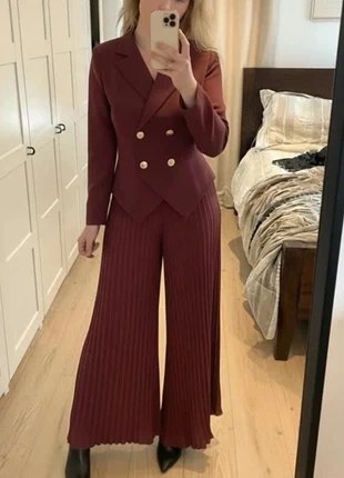 🍷 ensemble bordeaux à boutons dorés – blazer structuré & pantalon plissé 🍷, marke: Édith Rue Saint-Honoré, zustand: Sehr gut, größe: L / 40 / 12, 43,00 €, 45,85 € inklusive Vinted-Käuferschutz