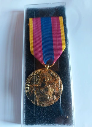 Médaille armée défense nationale échelon Or, staat: Nieuw met prijskaartje, € 18,00, € 19,60 inclusief Kopersbescherming