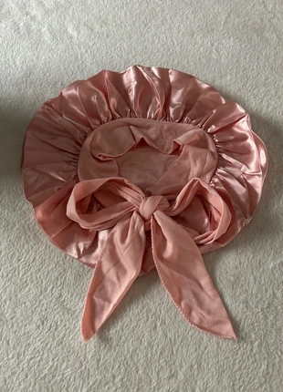 Rose poudré anti frizz bonnet en satin à nouer, état: Très bon état, 7,00 €, 8,05 € Protection acheteurs (Pro) incluse