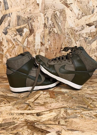 Nike Dunk Sky Hi Femme – Pointure 41 – Vert Kaki Olive – Vintage 2013, merk: Nike, staat: Heel goed, maat: 41, € 25,00, € 26,95 inclusief Kopersbescherming