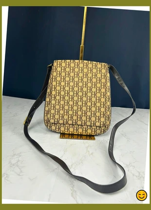 Sac à bandoulière Carolina Herrera vintage monogramme marron, brand: Carolina Herrera, condition: Very good, €80.00, €84.70 includes Buyer Protection Pro