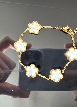 Clover bracelet, merk: Clover, staat: Nieuw met prijskaartje, € 4,00, € 4,90 inclusief Kopersbescherming