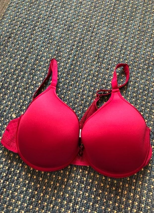 SG Chantelle, marque: Chantelle, état: Très bon état, taille: 90C, 10,00 €, 11,20 € Protection acheteurs incluse