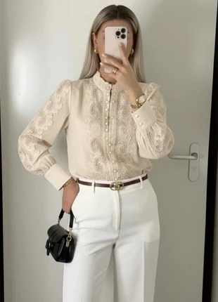Blouse crème élégante à dentelle et boutons nacrés, style chic vintage.  Taille S, brand: KONNYA, condizioni: Ottime, taglia: S / IT 40 / EU 36, €44.90, €47.85 include la Protezione acquisti