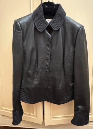 Giacca in pelle nera 🪻Armani donna taglia 46, marque: Armani, état: Très bon état, taille: XL / 42 / 14, 145,00 €, 152,95 € Protection acheteurs incluse