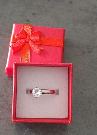 Silberfarbener Ring mit Steinchen, brand: ring, condizioni: Ottime, taglia: 16,9 mm Ø / 13,5, €2.00, €2.80 include la Protezione acquisti