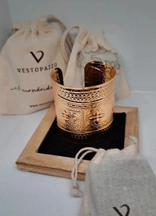 Bracciale rigido regolabile dorato in acciaio Vestopazzo, marca: Vestopazzo, estado: Novo sem etiquetas, €13.00, €14.35 inclui Proteção do Comprador