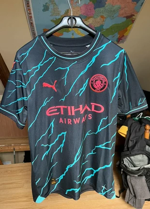 Manchester City 3ème maillot 2023-2024, marque: Puma, état: Neuf sans étiquette, taille: M, 25,00 €, 26,95 € Protection acheteurs incluse