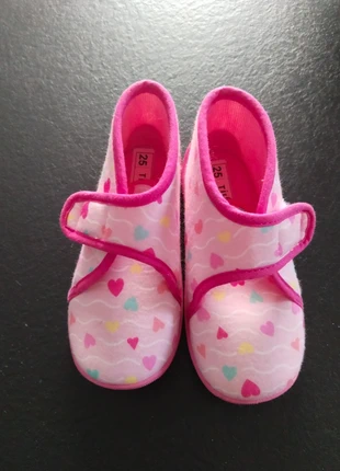Chaussons rose avec coeur tissaia 25, marque: Tissaia, état: Neuf sans étiquette, taille: 25, 3,00 €, 3,85 € Protection acheteurs incluse