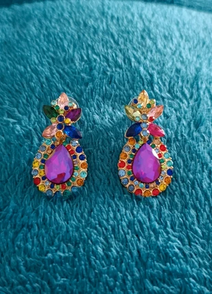 Boucles d'oreilles strass coloré neuf, marque: Strass, état: Neuf sans étiquette, 7,00 €, 8,05 € Protection acheteurs incluse