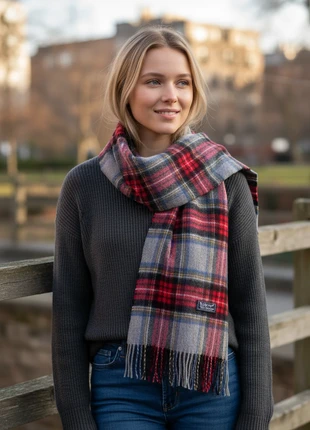 Vintage écharpe /scarf à carreaux Burberry 100% Laine Wood unisexe très bon état, merk: Burberry, staat: Heel goed, € 25,00, € 26,95 inclusief Kopersbescherming Pro