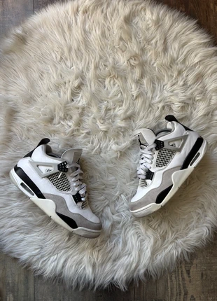 Air Jordan 4 military Black, marke: Jordan, zustand: Gut, größe: 43, 110,00 €, 116,20 € inklusive Vinted-Käuferschutz