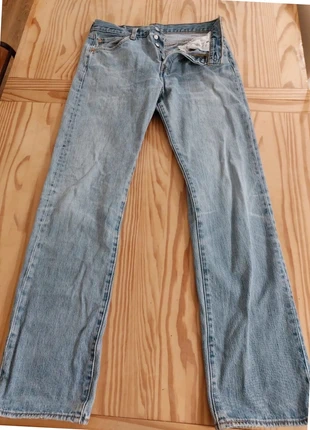 Jean Levi's 501 bleu clair . Boutons . W33L34., brand: Levi's, condizioni: Buone, taglia: IT 42 | W33, €20.00, €21.70 include la Protezione acquisti