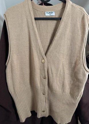 Gebreid gilet Fluresk, merk: Fluresk, staat: Nieuw zonder prijskaartje, maat: XS / 34 / 6, € 10,00, € 11,20 inclusief Kopersbescherming