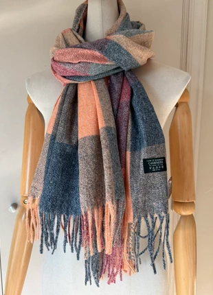 Cachecol Multi Colorido com Brilho Dourado e Franjas 30%Lã, marca: funstuff, estado: Novo com etiquetas, €11.00, €12.25 inclui Proteção do Comprador