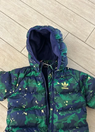 Giubbotto bomber in piuma Adidas taglia 2/3anni 98cm, marca: adidas, estado: Muito bom, tamanho: 3 anos / 98 cm, €21.00, €22.75 inclui Proteção do Comprador