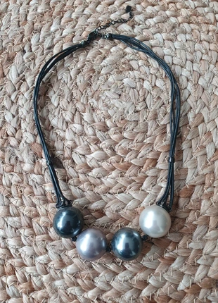 NEUF - Collier grosses perles et cordon cuir réglable gris, noir, blanc nacré, marca: boutique locale, estado: Novo sem etiquetas, €8.00, €9.10 inclui Proteção do Comprador