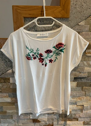 T-shirt blanc femme Promod taille M – Broderie fleurs rouge, rose & vert – chic et féminin, marke: Promod, zustand: Sehr gut, größe: M / 38 / 10, 2,00 €, 2,80 € inklusive Vinted-Käuferschutz