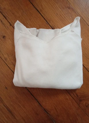 Crop top crème col bateau, marque: Brandy Melville, état: Neuf avec étiquette, taille: Taille unique, 8,00 €, 9,10 € Protection acheteurs incluse