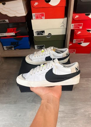 Nike Blazer Low Jumbo ´77 OG blanc et noir taille 44,5, marque: Nike, état: Très bon état, taille: 44,5, 50,00 €, 53,20 € Protection acheteurs incluse