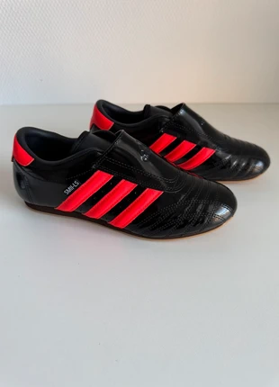 Adidas Originals | Taekwondo | Sneakers | Core Black/Solar red | Maat 37 1/3, merk: adidas, staat: Nieuw met prijskaartje, maat: 37, € 47,50, € 50,58 inclusief Kopersbescherming