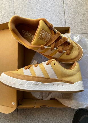 Brand new Adidas Adimatic - Yellow - tg. 45 1/3, marke: adidas, zustand: Neu, mit Etikett, größe: 45, 57,00 €, 60,55 € inklusive Vinted-Käuferschutz